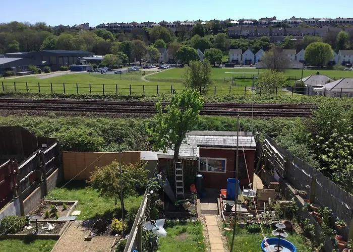 Apartment With Shared Garden And Basic Equipments