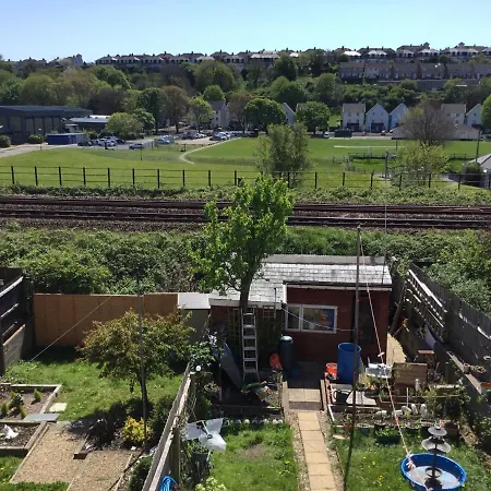 Apartment With Shared Garden And Basic Equipments Plymouth Exterior photo